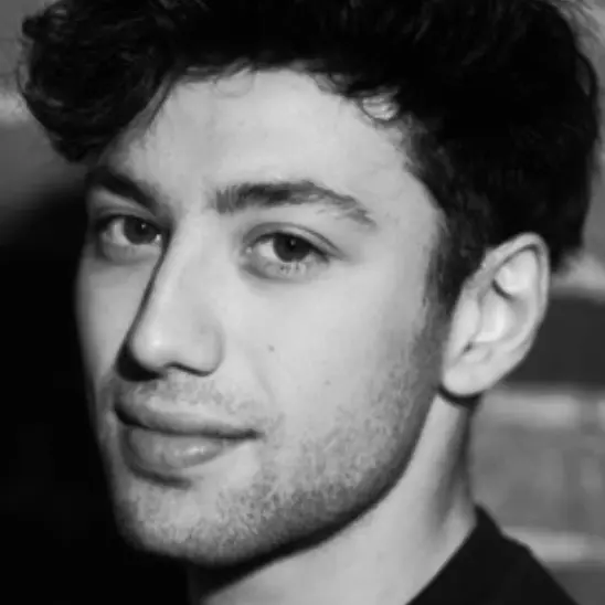 Profil Shan Srouhi - Fragment